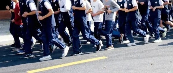 股票配资学院 我们是那一堆人嘴里的“坏孩子”