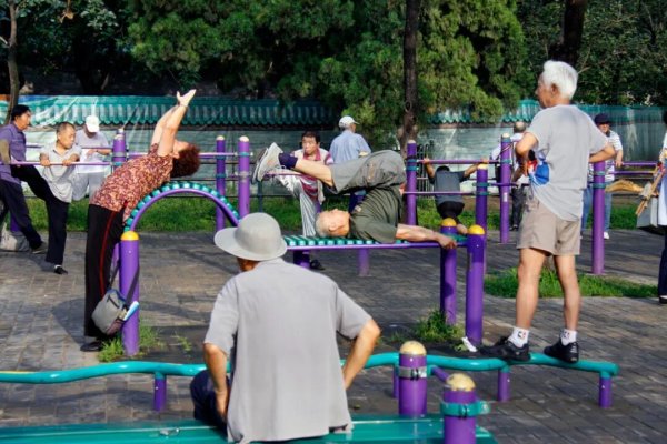 比较好的股票配资 10个帕金森病的早期信号，出现1个就要警惕！4个动作自测一下